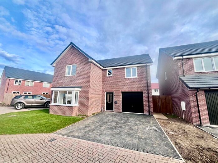 4 Bedroom House To Rent In Watson Drive, Scartho Top, Grimsby, DN33