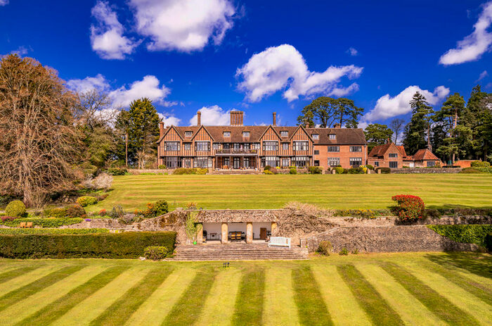 2 Bedroom Apartment For Sale In Yattendon Court, Yattendon, RG18