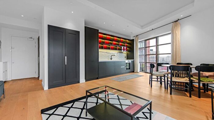 2 Bedroom Apartment For Sale In Hope Street, London, E14