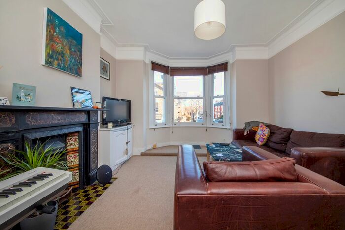 2 Bedroom Flat To Rent In Barmouth Road, London, SW18