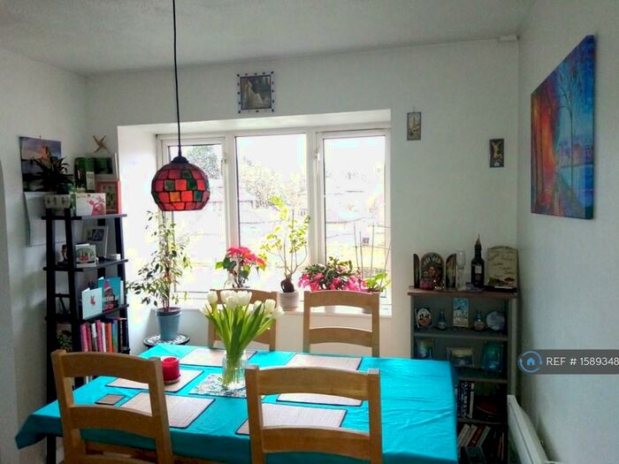 1 Bedroom Flat To Rent In Dover Gardens, Carshalton, SM5