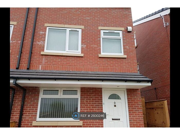 4 Bedroom Semi-Detached House To Rent In Thompson Street, Manchester, M40