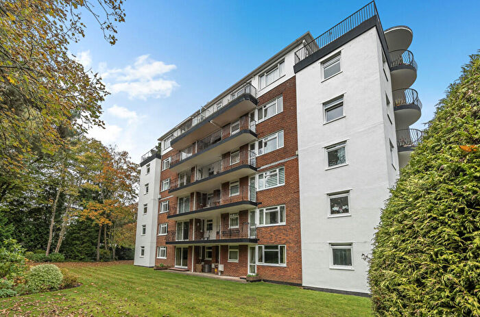 3 Bedroom Apartment For Sale In The Avenue, Poole, Dorset, BH13