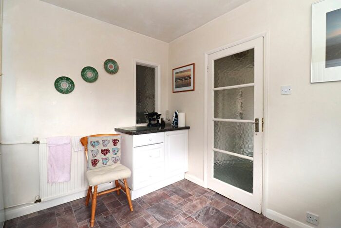 2 Bedroom Flat For Sale In Cooden Drive, Bexhill On Sea, TN39