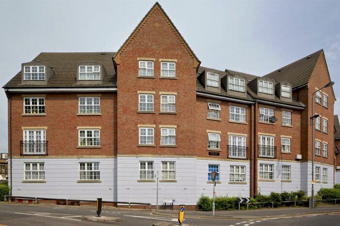 2 Bedroom Apartment To Rent In Willow Walk, Walthamstow, E17