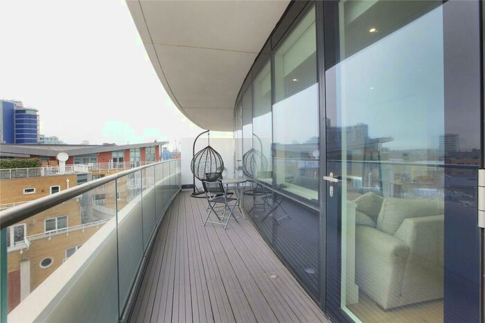 1 Bedroom Apartment To Rent In Lombard Wharf, Battersea, London, SW11