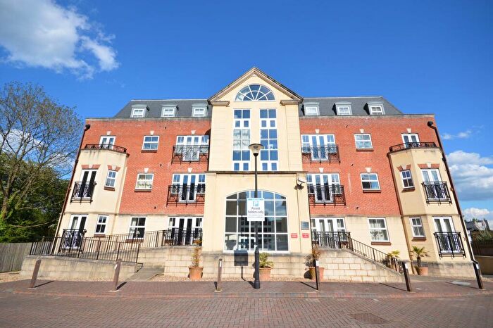 1 Bedroom Apartment For Sale In Post Office Lane, Beaconsfield, HP9