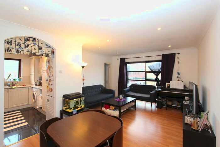 2 Bedroom Flat To Rent In Plover Way, London, Greater London, SE16