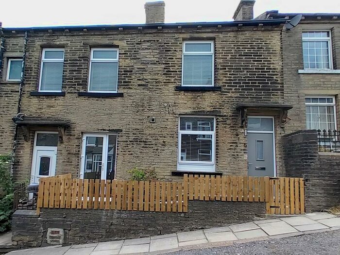 Houses for sale & to rent in BD13 3HP, Market Street, Thornton And