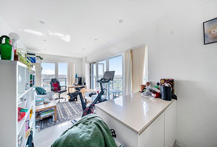 1 Bedroom Flat For Sale In Goshawk Court, Shearwater Drive, NW9