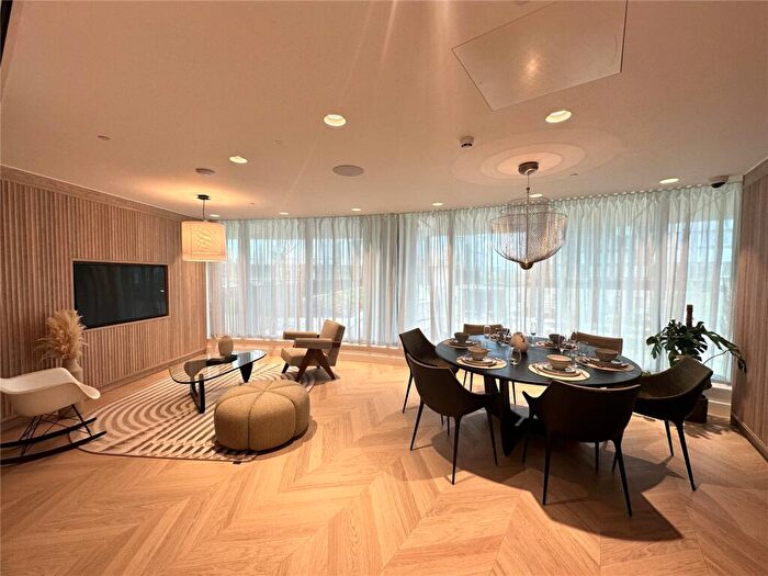 2 Bedroom Apartment For Sale In Thr, Silvercroft Street, Manchester, M15
