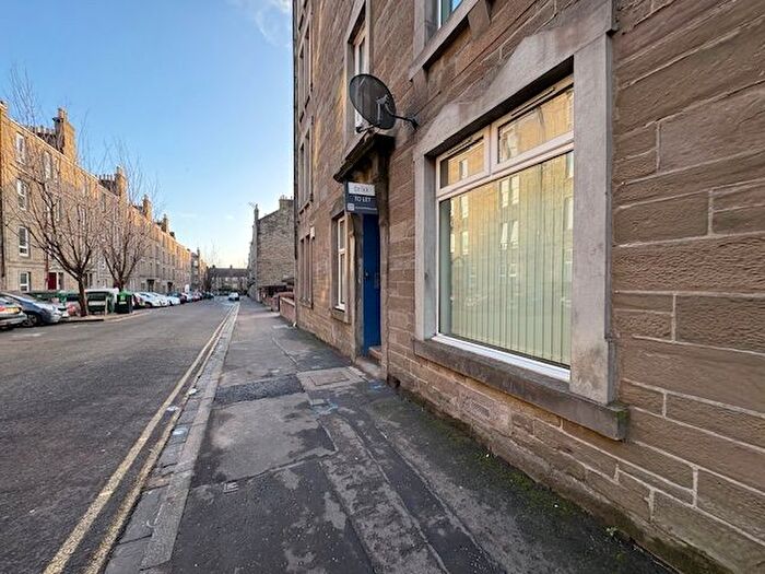 1 Bedroom Flat To Rent In Baldovan Terrace, Stobswell, Dundee, DD4