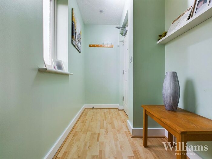 2 Bedroom Flat For Sale In Crowell Mews, Aylesbury, HP19