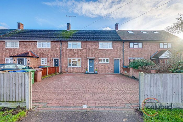 3 Bedroom Terraced House For Sale In Lyndhurst Road, Corringham, SS17