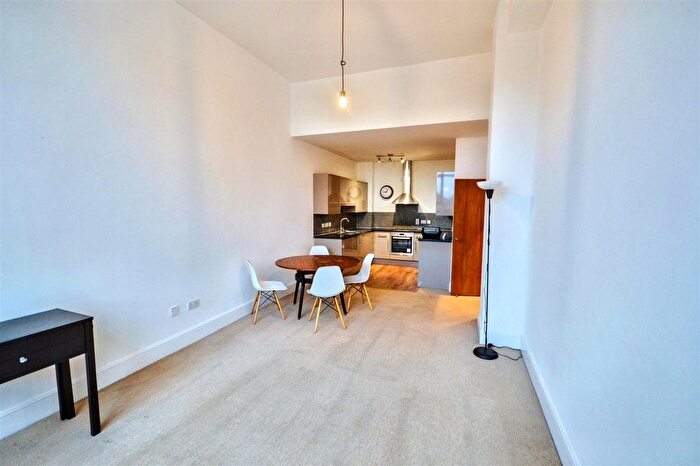 1 Bedroom Flat To Rent In Artizan Road, Abington, NN1