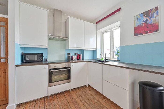 1 Bedroom Flat To Rent In Bushey Road, Wimbledon, London, SW20