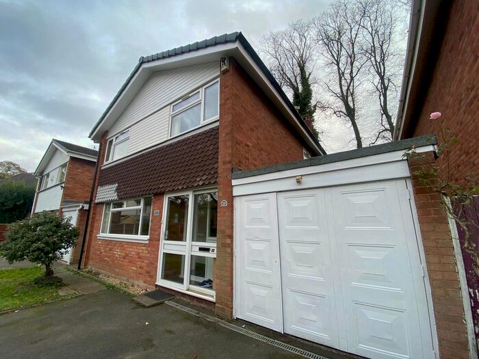 4 Bedroom Property To Rent In Mandeville Gardens, Walsall, WS1