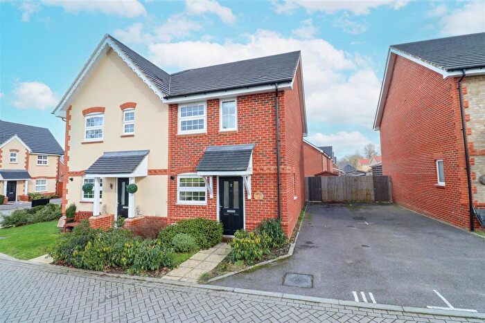 2 Bedroom Semi-detached House For Sale In Gale Close, Yateley, GU46
