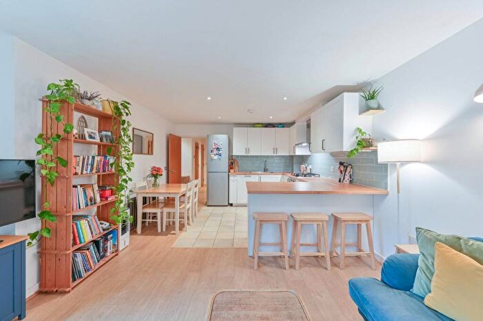 2 Bedroom Flat For Sale In Hopton Road, Woolwich Riverside, Woolwich, SE18