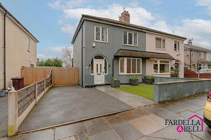 3 Bedroom Semi Detached House For Sale In Padiham Road, Burnley, BB12