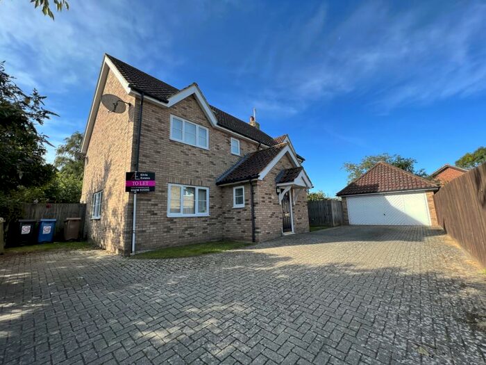 6 Bedroom Detached House To Rent In Holywell Row, Suffolk, IP28