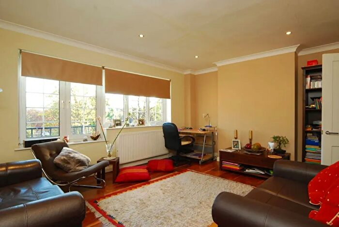 2 Bedroom Flat To Rent In The Mall, Ealing, W5