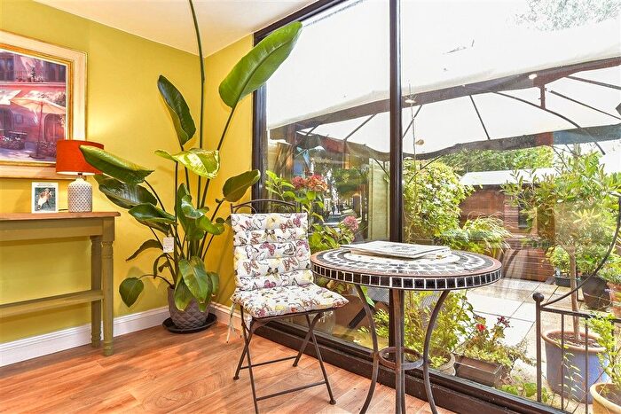 4 Bedroom Detached House For Sale In Three Fields Road, Tenterden, Kent, TN30