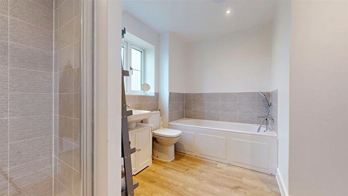 4 Bedroom Detached House For Sale In Mundays Meadow, Hanslope, Milton Keynes, MK19