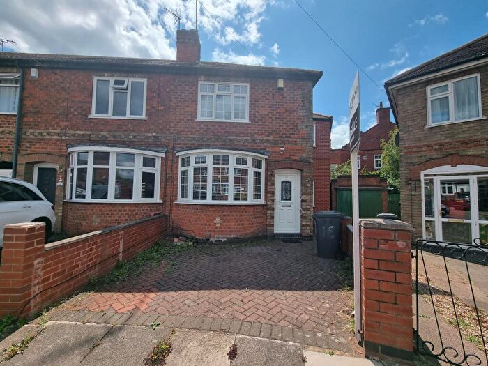 4 Bedroom Town House For Sale In The Greenway, Leicester, LE4