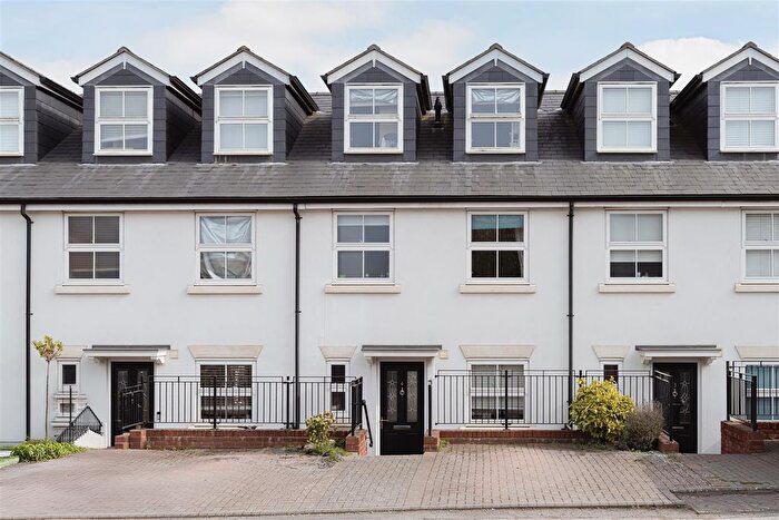 4 Bedroom Property To Rent In Albert Road North, Reigate, RH2