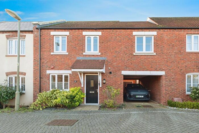 3 Bedroom Terraced House For Sale In Huntingdon Road, Bicester, OX26