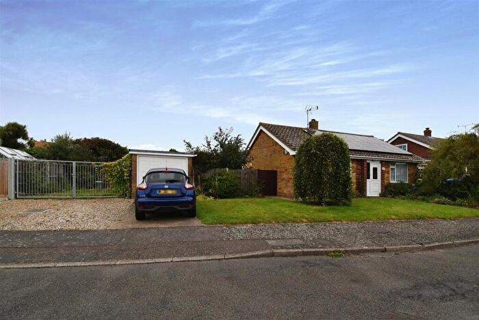 2 Bedroom Detached Bungalow To Rent In Staden Park, Trimingham, Norwich, NR11