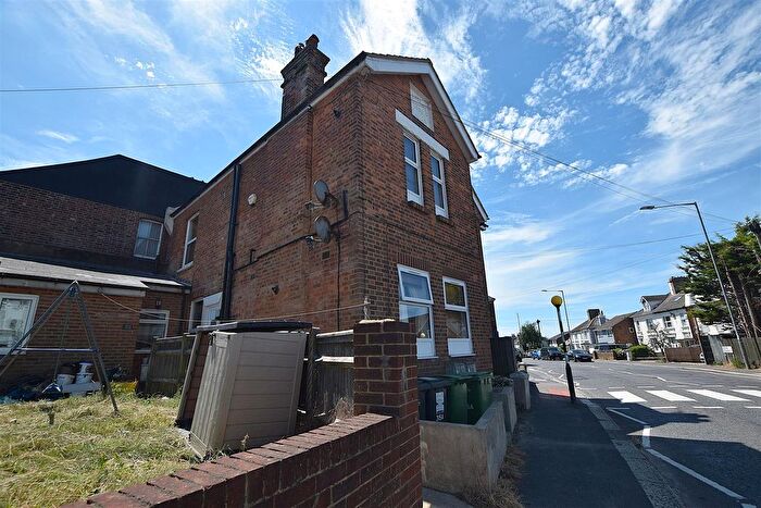 2 Bedroom Flat To Rent In Old London Road, Hastings, TN35