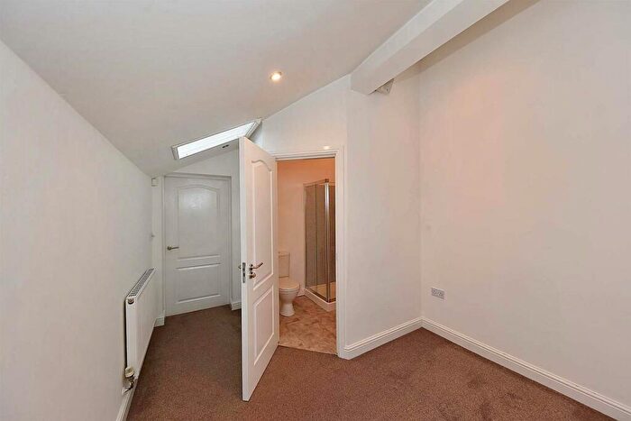 2 Bedroom Flat For Sale In Chester Road, Macclesfield, SK11