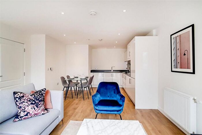 2 Bedroom Flat To Rent In Artisan Apartments, Stratford, E15