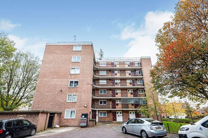 2 Bedroom Flat For Sale In Flat, Dunnico House, London, SE17