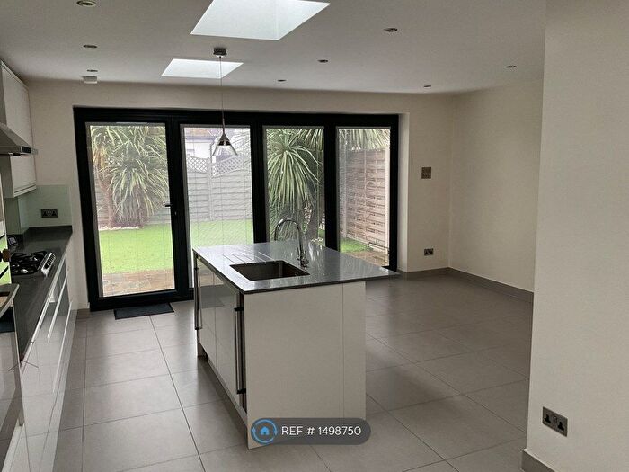 2 Bedroom Flat To Rent In Norbury, London, SW16