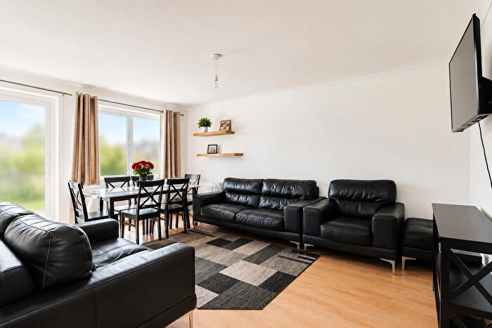 2 Bedroom Maisonette For Sale In Fairway House, Eldon Avenue, Borehamwood, WD6