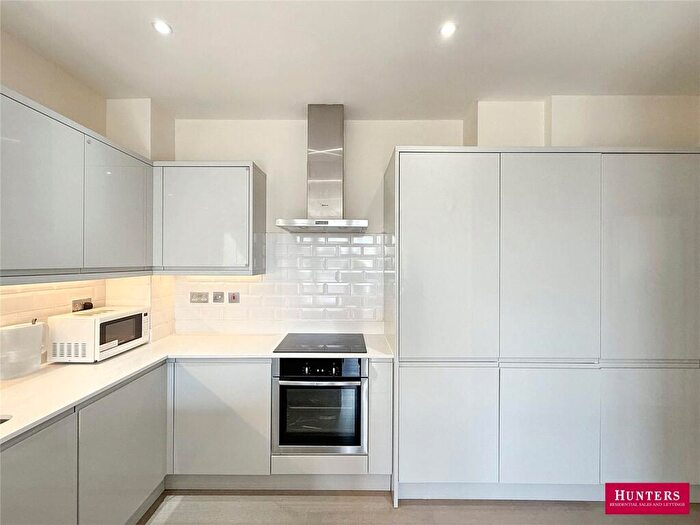 2 Bedroom Apartment For Sale In Station Road, Barnet, EN5