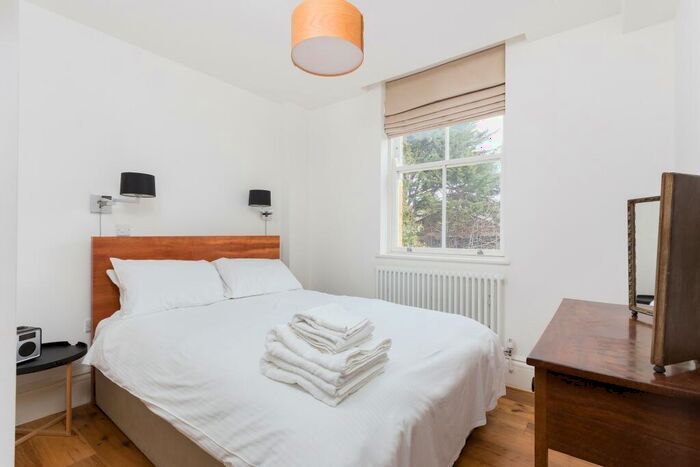 1 Bedroom Flat To Rent In Kennington Park Road, SE11