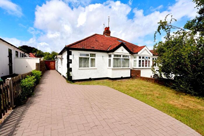4 Bedroom Semi-Detached Bungalow For Sale In Court Road, Orpington, BR6