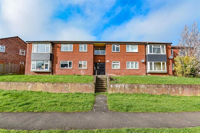 3 Bedroom Flat For Sale In Draycott, Cam, GL11