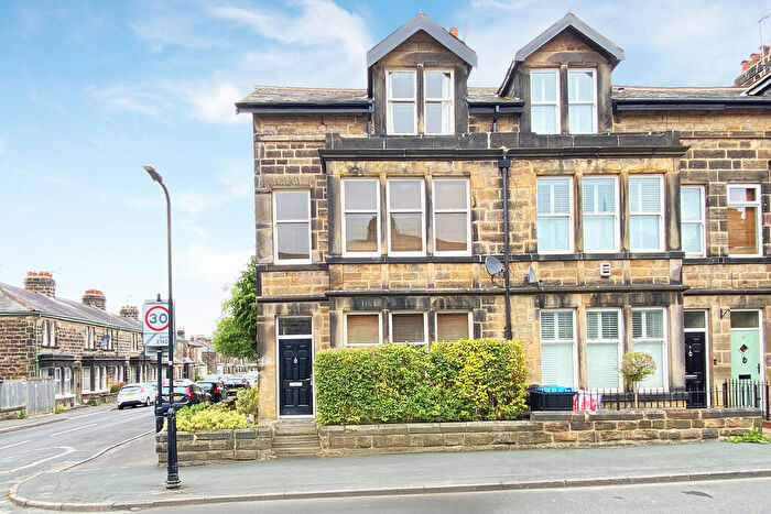 4 Bedroom End Of Terrace House To Rent In Chatsworth Grove, Harrogate, HG1