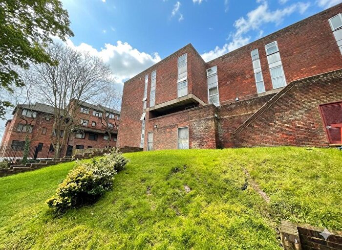 2 Bedroom Flat For Sale In Startpoint, Downs Road, Luton, Bedfordshire, LU1