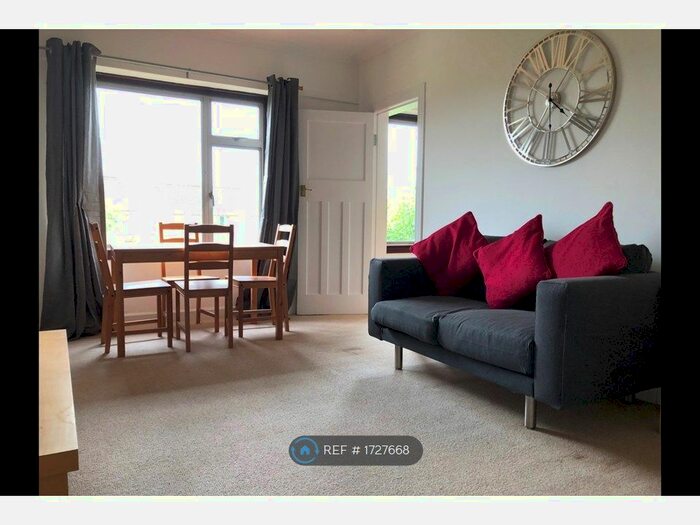 2 Bedroom Flat To Rent In Penrith Drive, Glasgow, G12