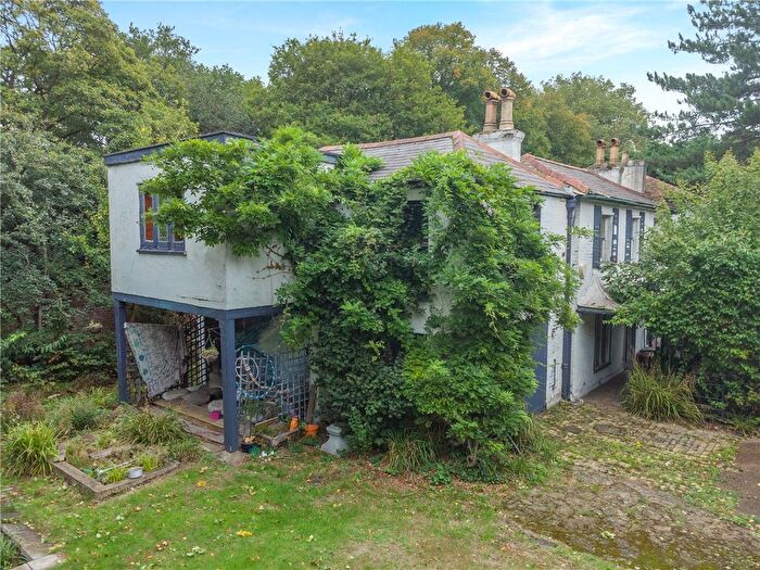 5 Bedroom Semi-Detached House For Sale In Roehampton Vale, London, SW15