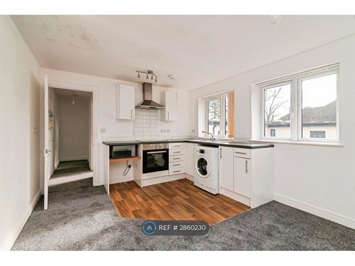 2 Bedroom Flat To Rent In Kingswood House, Nottingham, NG5