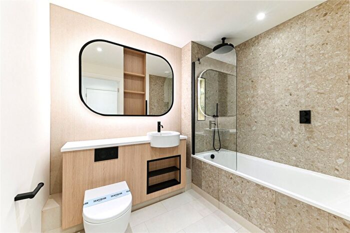 2 Bedroom Flat To Rent In Bower House, Hendon, NW9