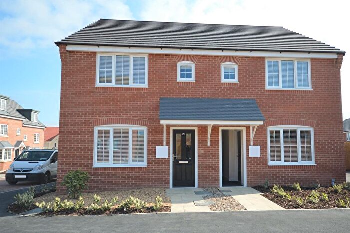 3 Bedroom Semi Detached House To Rent In Combine Way, Scarborough, YO11