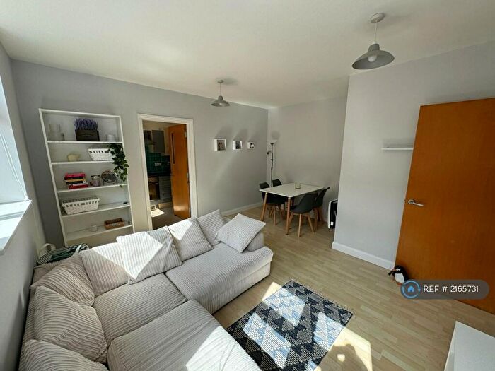 2 Bedroom Flat To Rent In Minster Court, Leicester, LE1
